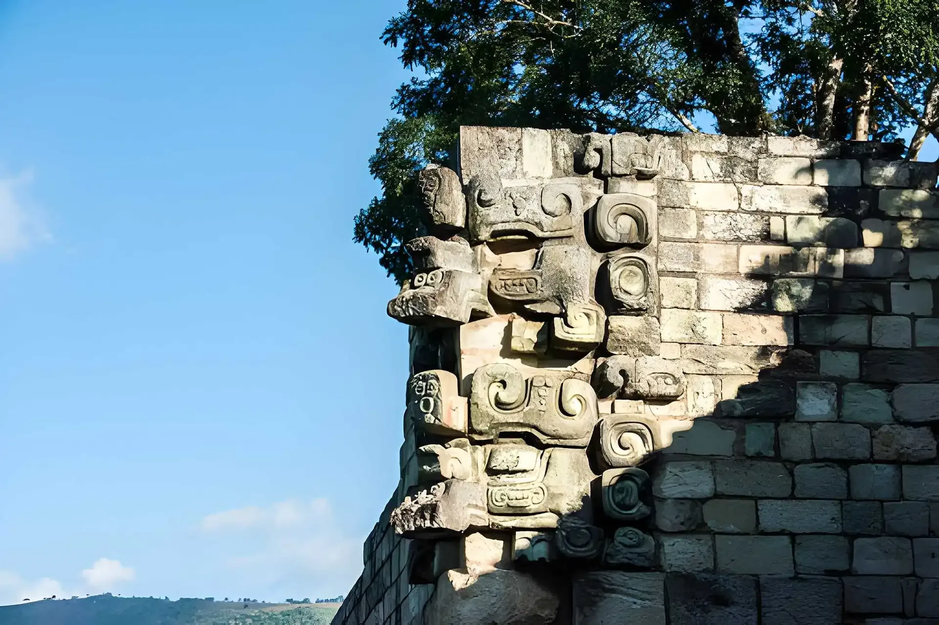 Luxury Honduras: Copan, Cloud Forest, Rainforest & Roatan