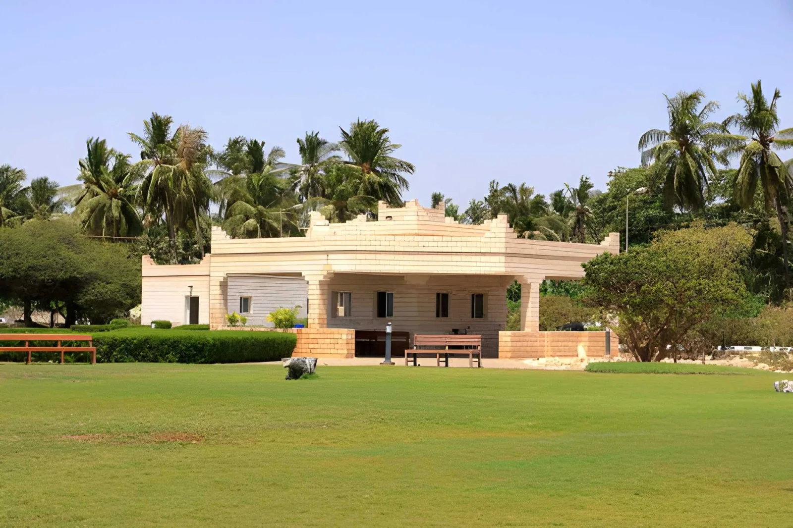 Salalah & Dhofar: Frankincense, Beaches & the Green South