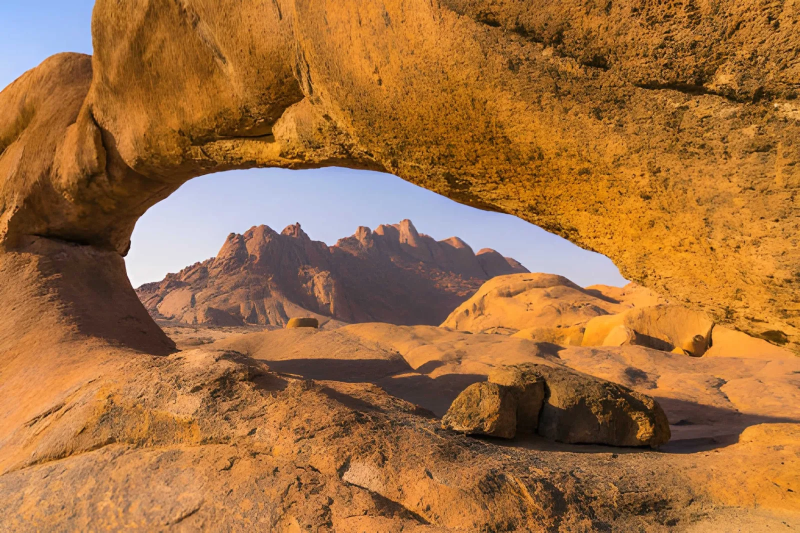 Fish River Canyon & the South: Canyons, Ghost Towns & Dunes