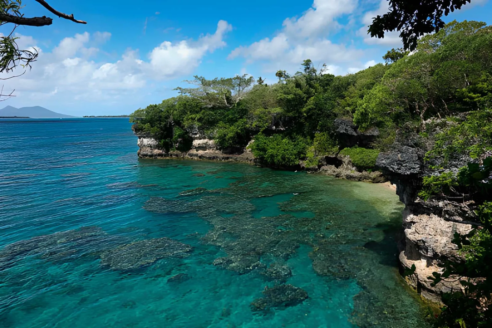 Efate & Port Vila: Lagoons, Reefs & Island Escape