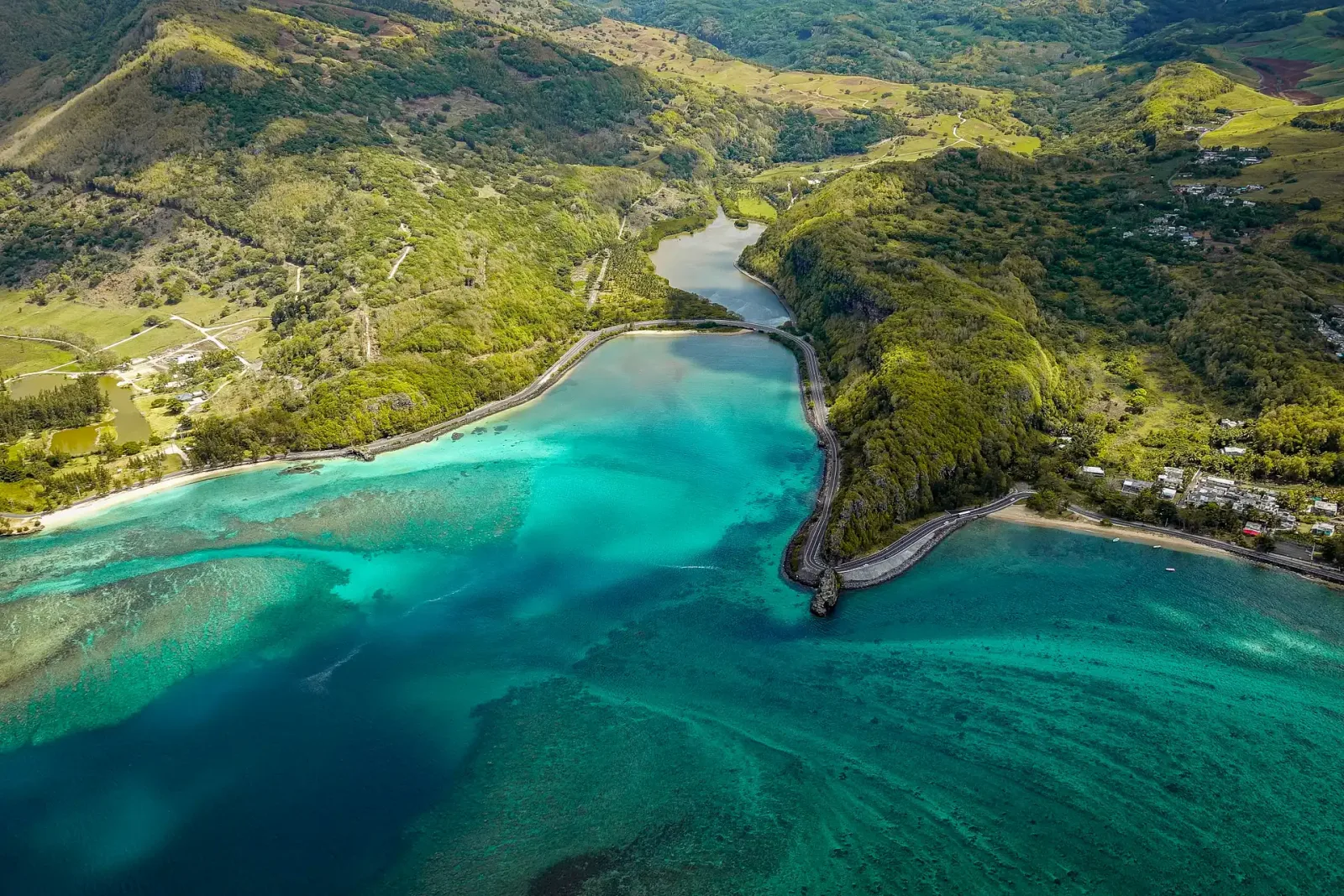 Grand Mauritius: Beaches, Mountains, Culture & Islands