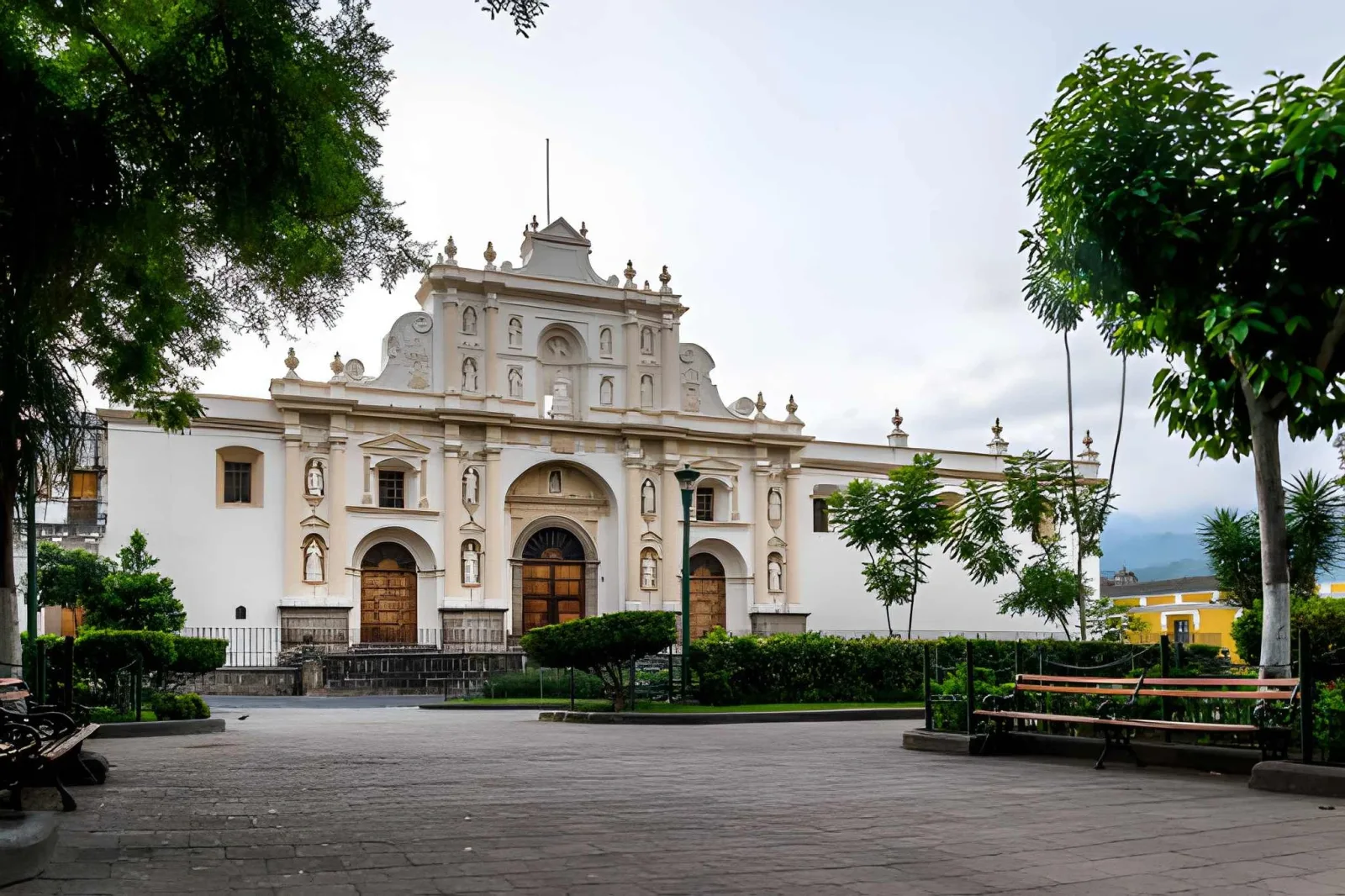 Lakes & Highlands: Antigua, Atitlan & Chichicastenango