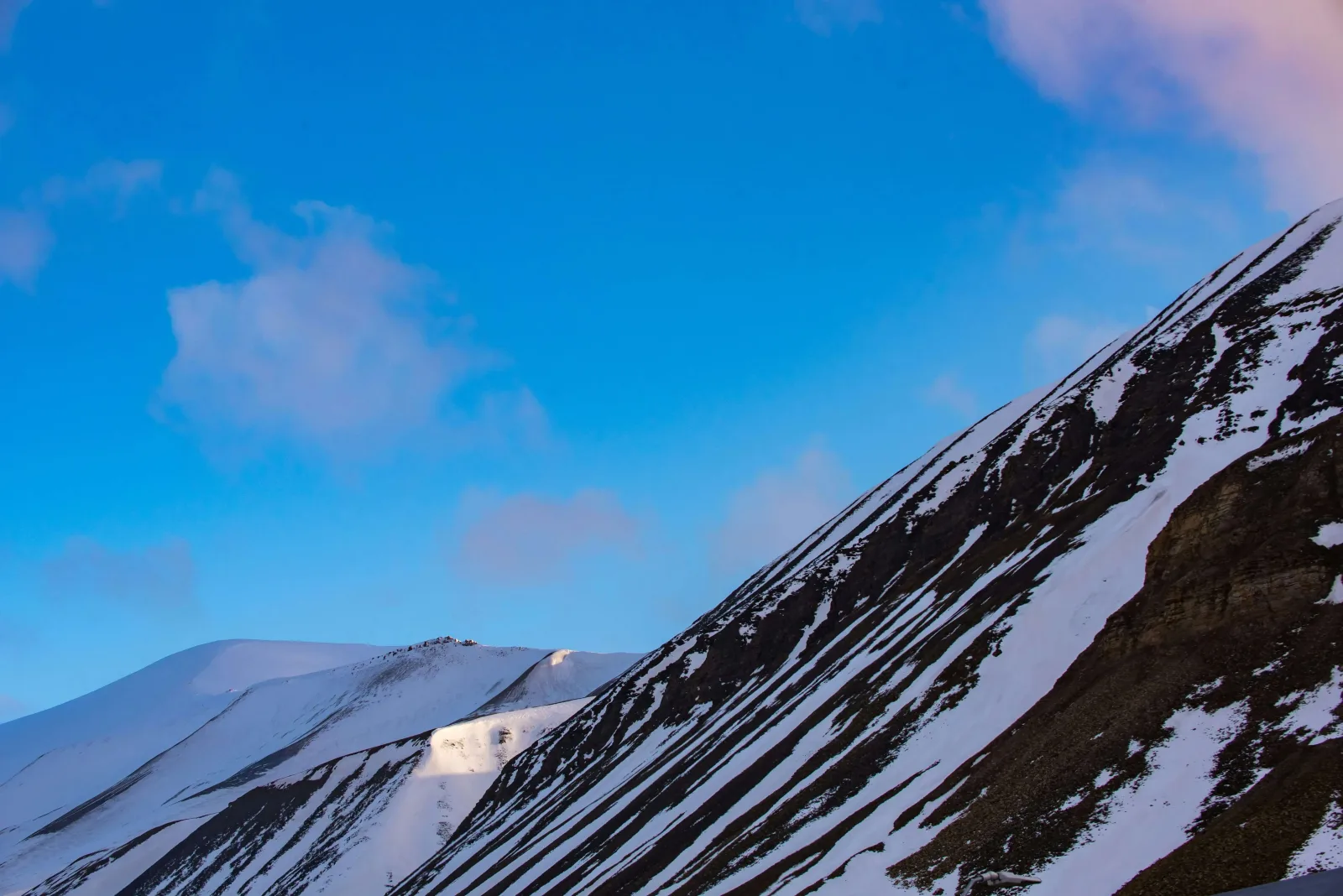 Svalbard Honeymoon: Arctic Wilderness & Midnight Sun