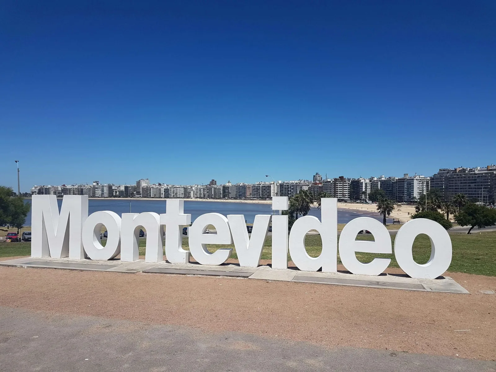 Grand Uruguay: Cities, Colonial Towns, Wine & Coast