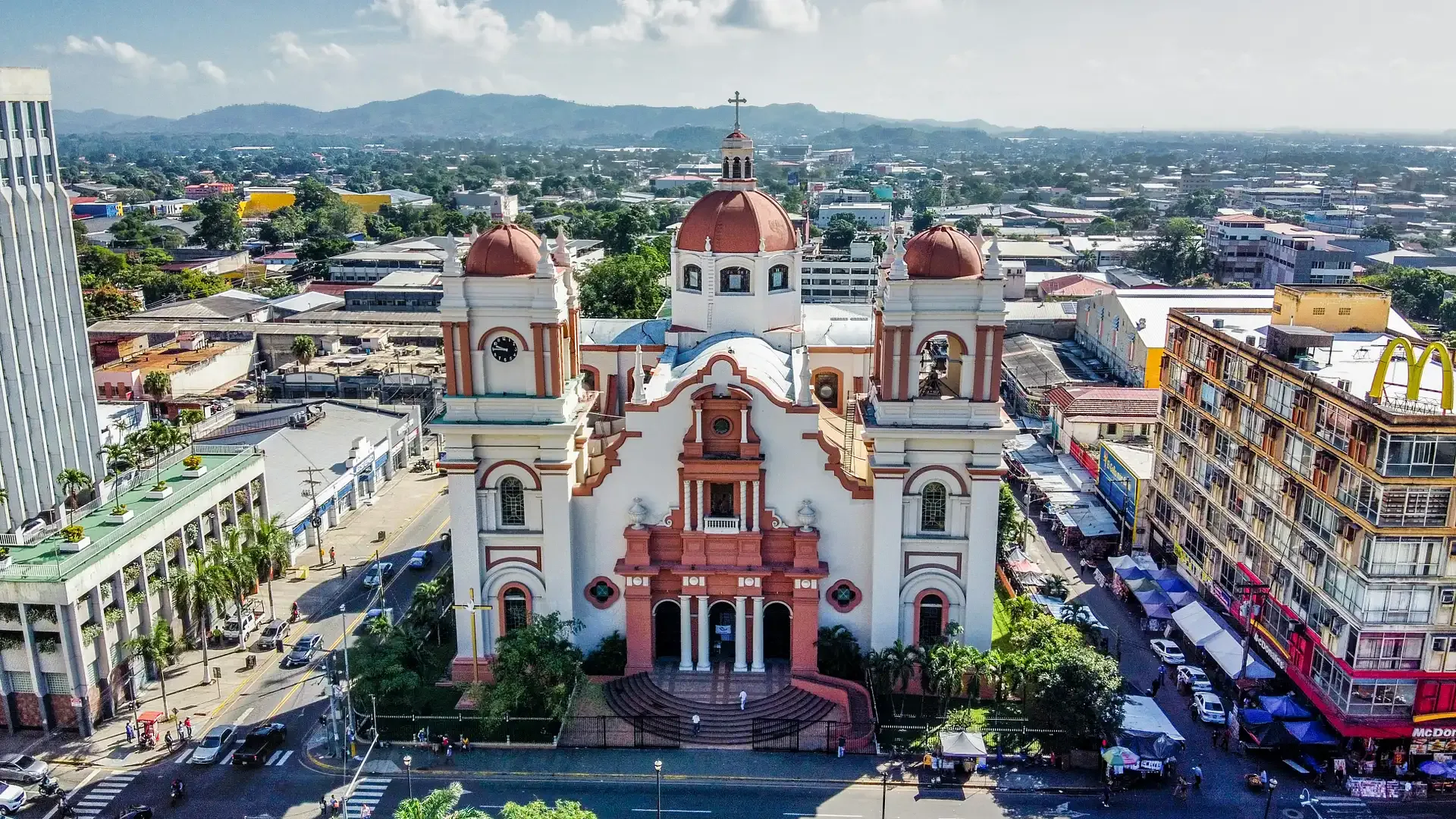 Highlights of Honduras: Copan, Cloud Forests & the Caribbean Reef
