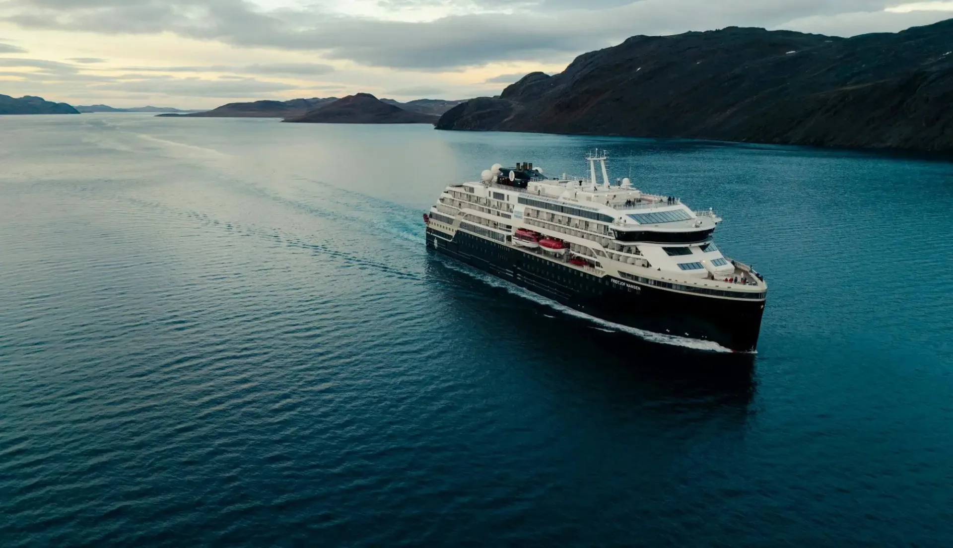Svalbard Honeymoon: Arctic Wilderness & Midnight Sun