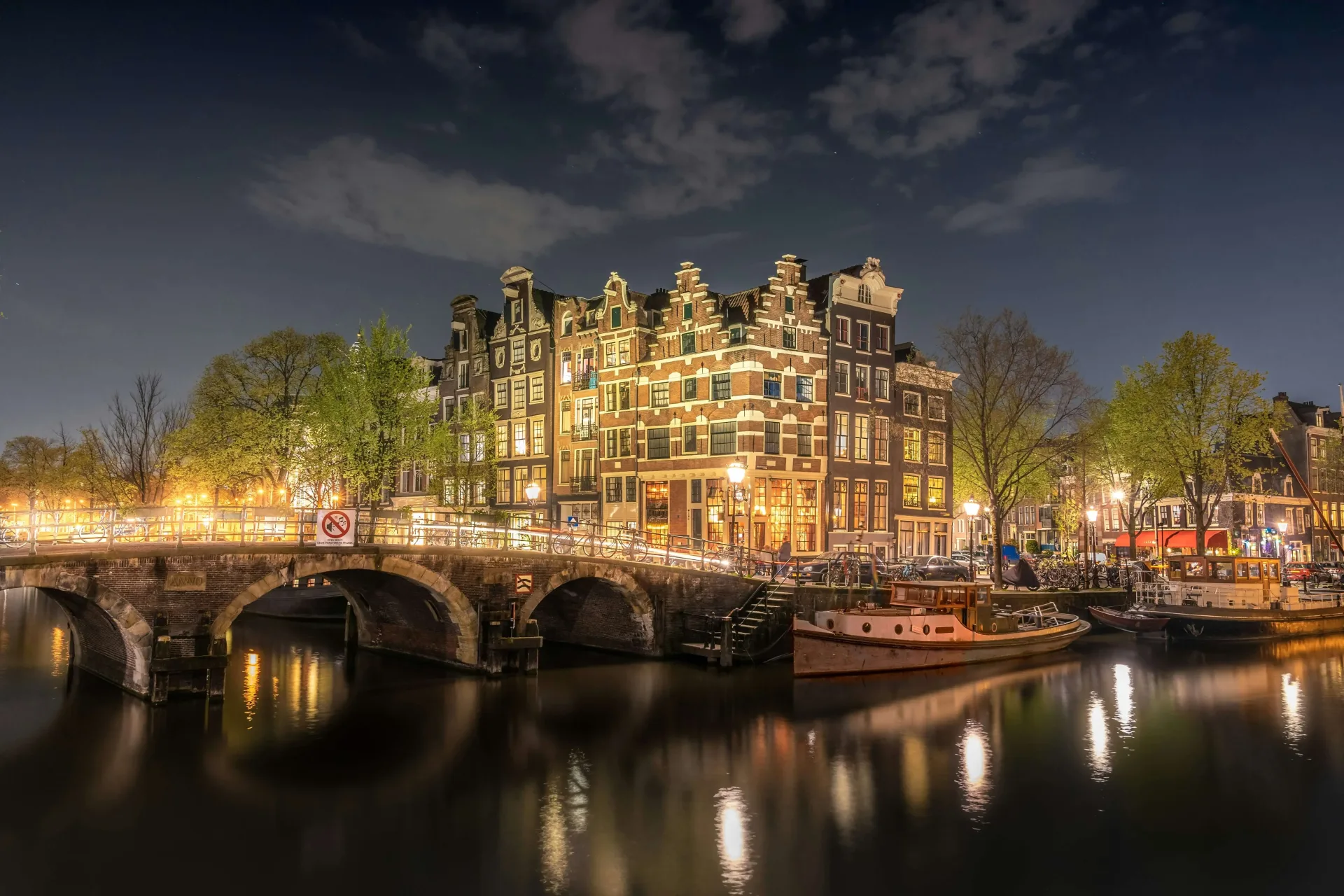 Highlights of the Netherlands: Amsterdam, Windmills & Old Cities