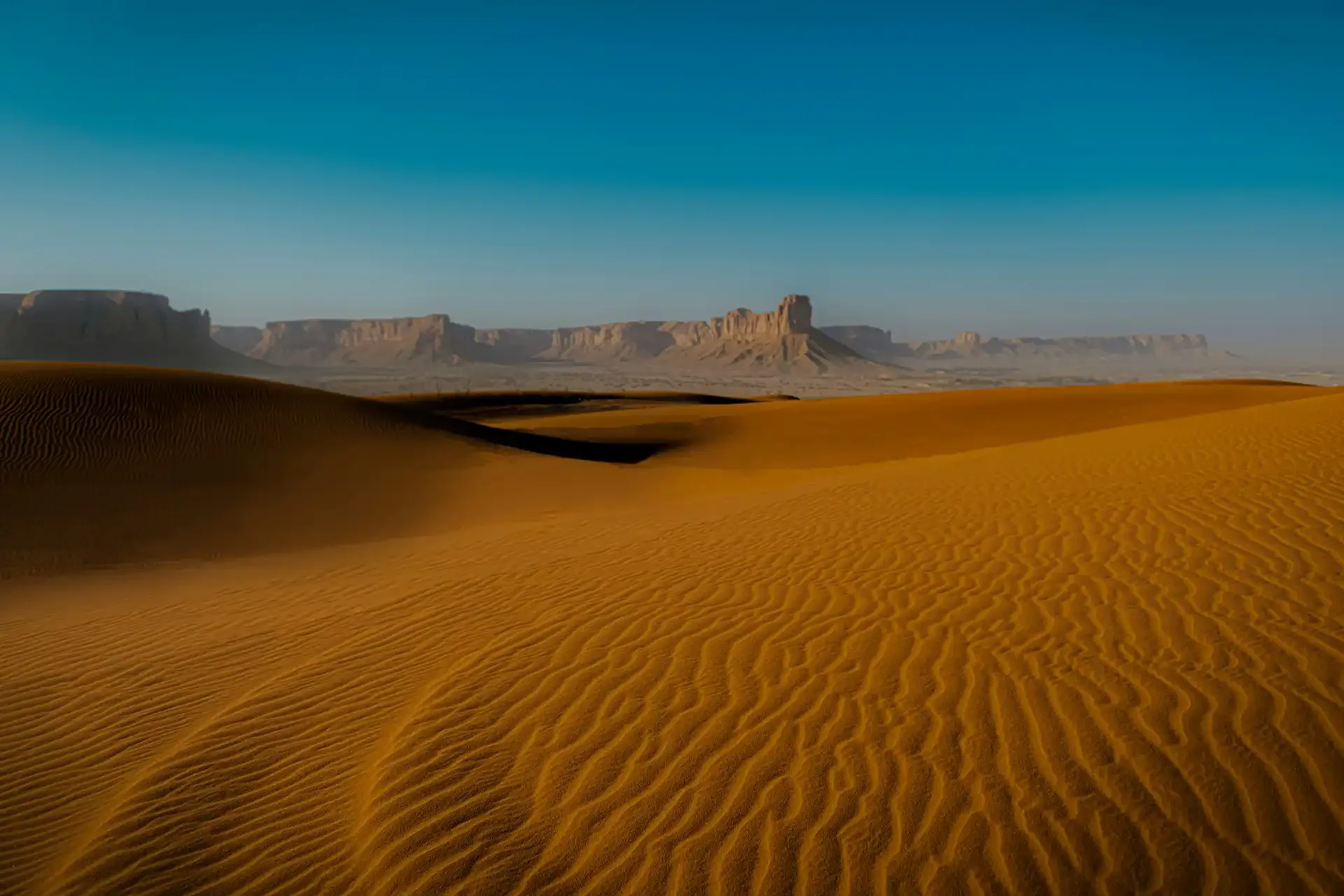 Saudi Desert & the Empty Quarter: Dunes, Cliffs & Camps