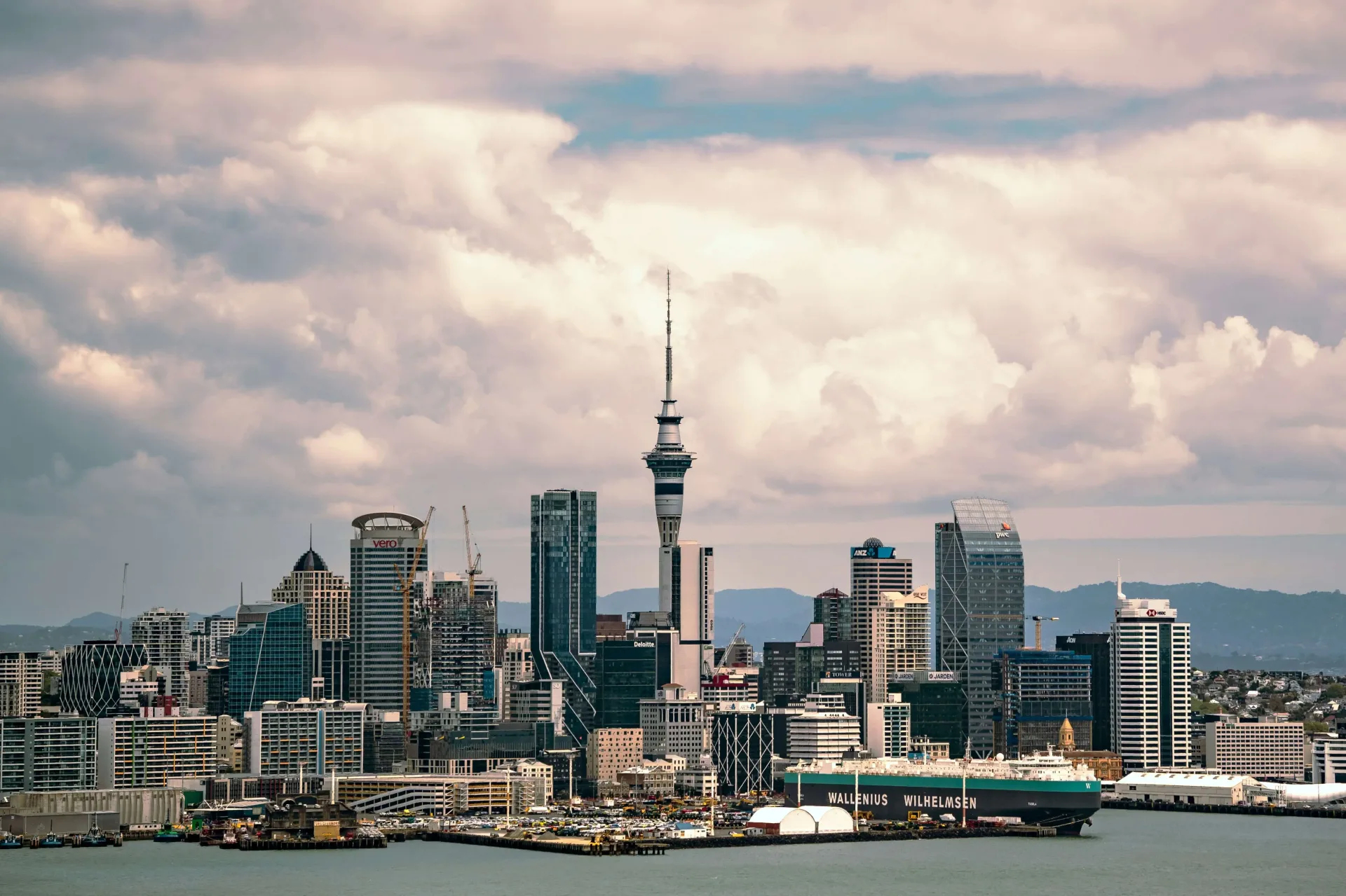 Grand New Zealand: The Complete Journey